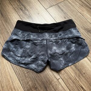 🍋 Lululemon Speed Up shorts. Size 4